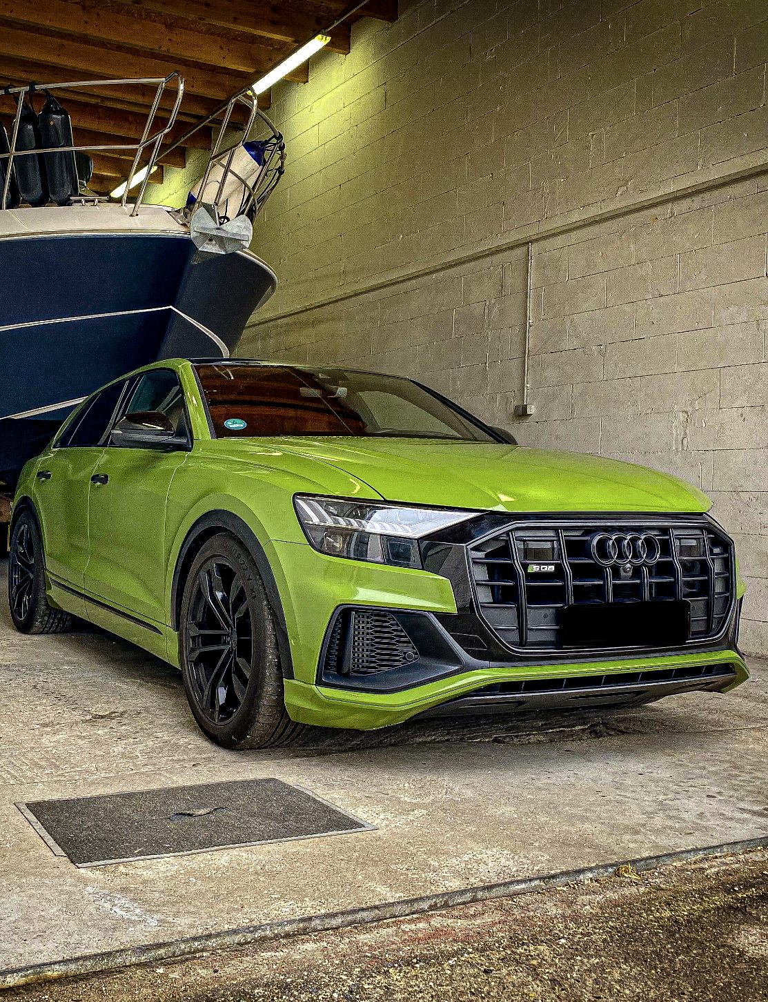 Audi SQ8 mit Vollfolierung in Hellgrün